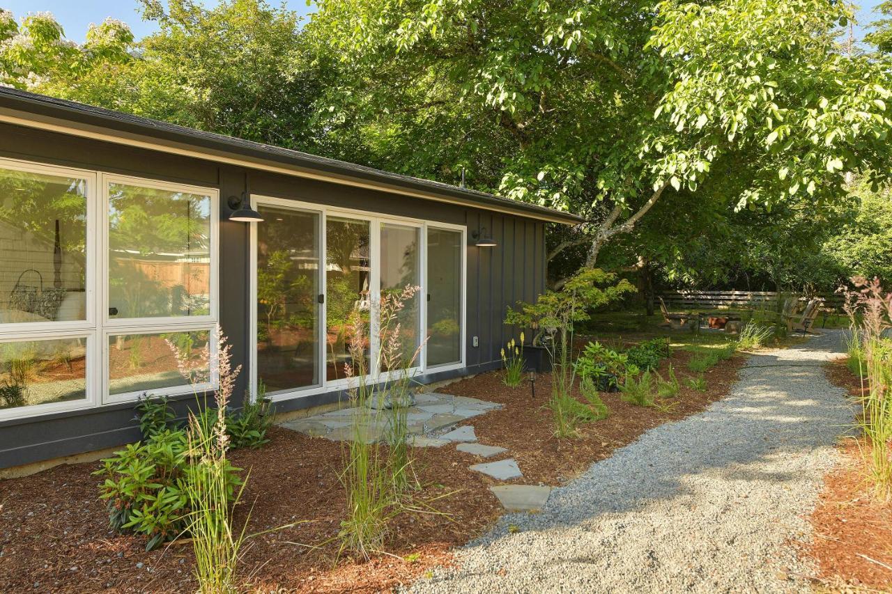 The Bayside Cottage North Saanich Exterior foto