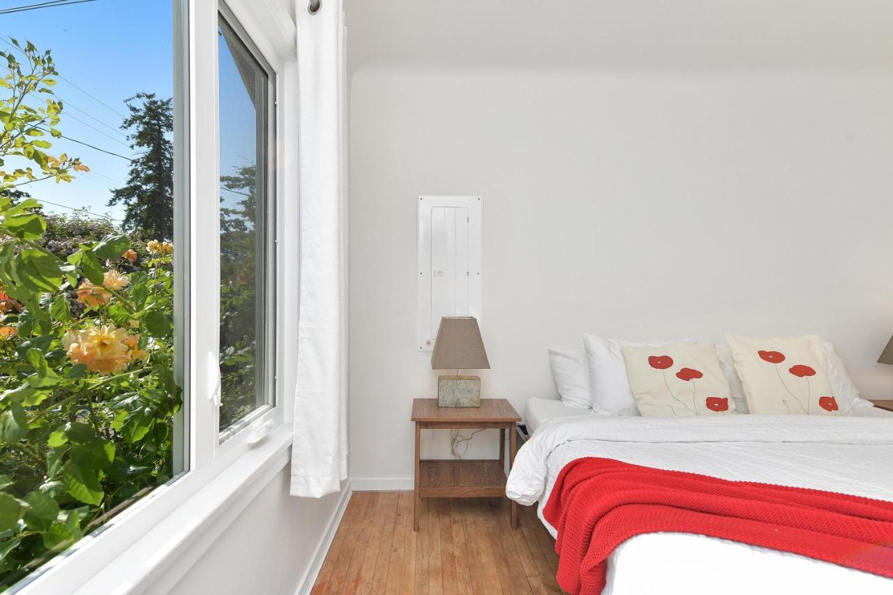 The Bayside Cottage North Saanich Exterior foto
