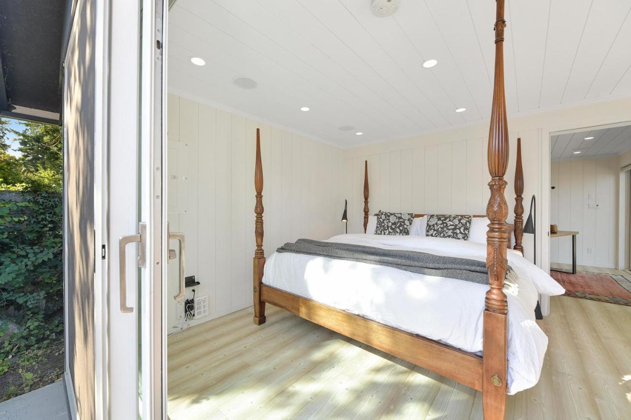 The Bayside Cottage North Saanich Exterior foto